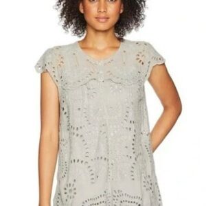 Johnny Was Marietta Cap Sleeve Light Gray Eyelet Blouse Size X-Large